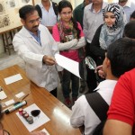 Students in conversation with a forensic expert at the Fingerprinting Division, CFSL-CBI; Thursday, March 15, 2012 (Source: CBI Website)