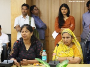 A Gujarat pogrom survivor speaking at the discussion in Mir Taqi Mir Bldg.; Wednesday, Oct. 10, 2012 (Photo: Iymon Majid)